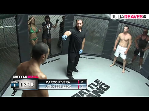 ❤️ Ultimate Fighter ቀለበቱ ውስጥ ከተጣላ በኋላ አንዲት ቁጥር ሴትን ትበዳለች። ❌ ወሲብ ❌